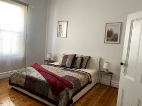 Charmer - Large 3BR, Beach & Parking - Image 4