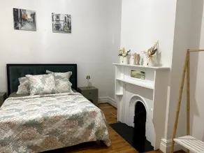 Charmer - Large 3BR, Beach & Parking - Image 3