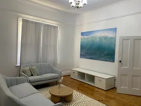 Charmer - Large 3BR, Beach & Parking - Image 2