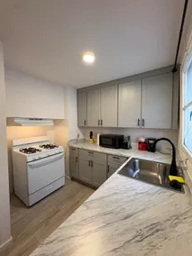 Spacious 3 Bedroom! Fresh Remodel! Great location! - Image 5