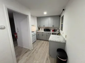 Spacious 3 Bedroom! Fresh Remodel! Great location! - Image 4