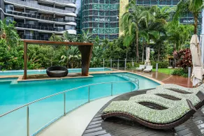 Modern Luxe Urban Comfort in Central Green Heart - Image 5