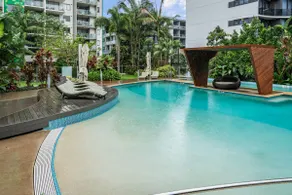 Modern Luxe Urban Comfort in Central Green Heart - Image 3