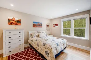 The Black Sheep BnB: Artsy 3 bed heritage home - Image 4
