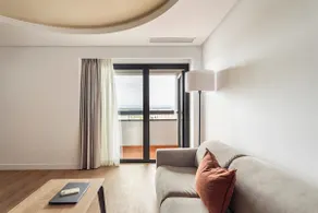 B48 Valencia Feria, Luxury 1-Bedroom Apartment. - Image 2