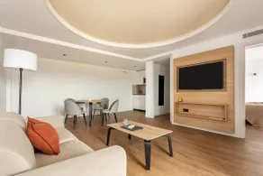 B48 Valencia Feria, Luxury 1-Bedroom Apartment. - Image 3
