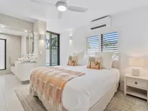 Exclusive Blue Lagoon with private heated pool - Image 4