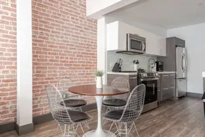 Sleek DTLA Loft Near SoFi Stadium I Rooftop Lounge - Image 4