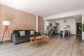 Sleek DTLA Loft Near SoFi Stadium I Rooftop Lounge - Image 2