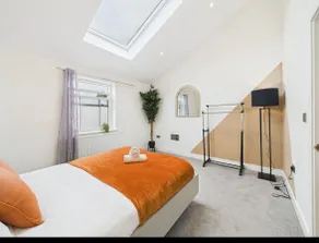 Pristine Home • Near Station, Pantiles & Calverley - Image 2