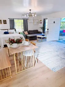 Spacious Guesthouse • Sleeps 4• Convenient• Garden - Image 2