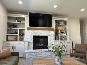 Spacious retreat for up to 18 guests! - Image 5