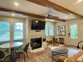 ”Cozy Cottage” Getaway, Hot Tub & Fireplace Benson - Image 3