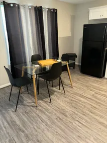 Cozy Minimalist 3BR City Home Free Parking & Wi-Fi - Image 2