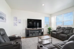 Bright & Cozy Home Retreat - Image 2