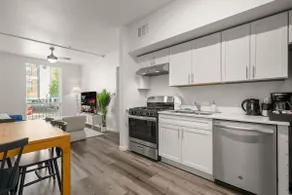 Walk to UT | 3BR Sleeps 8 | Parking | 10 Min DT - Image 4
