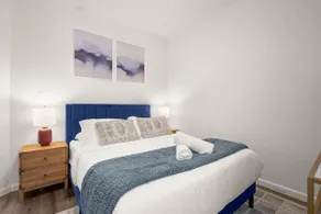 Walk to UT | 3BR Sleeps 8 | Parking | 10 Min DT - Image 5