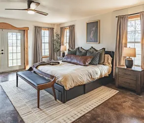 3 Bedroom Cozy Escape w/Land, Hot Tub, & Fire-Pit - Image 5