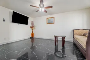 #109 Sapphire Suite - Image 5