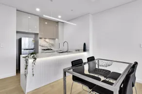 Stunning Wyndel Macquarie Apartment - Image 2