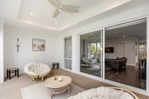 Modern Coastal Haven, Walk to Eden Beach & Shops - Image 4