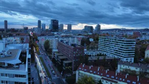 Park & Stay with a Castle View – Free Parking - Image 3