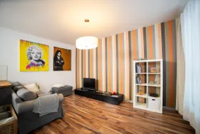Park & Stay with a Castle View – Free Parking - Image 4