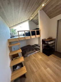 An entire designer trailer house. Pets are allowed. Equipped with a projector and a private barbecue area with a grill. - Image 4