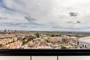 2-Bedroom Apartment in Valencia Feria - Image 3