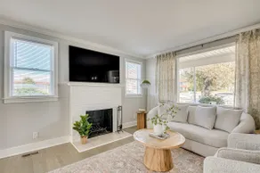 Modern Cottage ~ Newly Renovated - Image 2