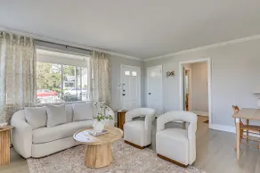 Modern Cottage ~ Newly Renovated - Image 3