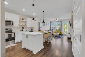 Stylish 2BR • Pool & Gym • Minutes to Disney - Image 2