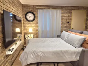 Well-Appointed Stay with Secure Parking - Image 3