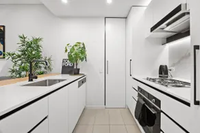 Luxury Apartment Living in the heart of Sydney - Image 2