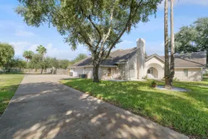 Luxury Sharyland Stay • Private Pool • Sleeps 16+ - Image 3