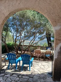 Les Ribas villa groupe, de 4 a 14 personnes, maison familiale, séjour nature, calme, Provence, Plaine des Maures, proche mer, Verdon, randonnée, terrain arboré, jeux enfants, pétanque, ping-pong, cuisine équipée, grande capacité, vacances en groupe - Image 3