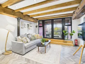 3 Bedroom Duplex 1 Min to ExCeL London Royal Docks - Image 2