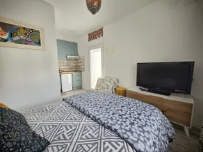 Small suite with a separate entrance. - Image 5
