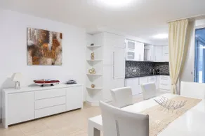 Luxurious 6.5-room apartment in the city center - Image 4
