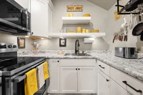 Peaceful Tiny House Escape on a Working Farm - Image 5