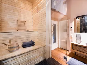 Elegant apartment: sauna, hot tub and fireplace - Image 3