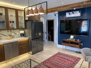 Bright Modern Upstairs Suite | Newly Renovated - Image 3