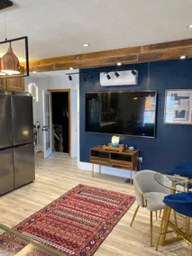 Bright Modern Upstairs Suite | Newly Renovated - Image 2