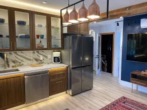 Bright Modern Upstairs Suite | Newly Renovated - Image 4