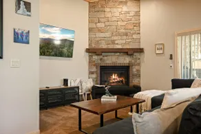 3BR Starlight Stargaze Haus - EV & Fireplace - Image 4