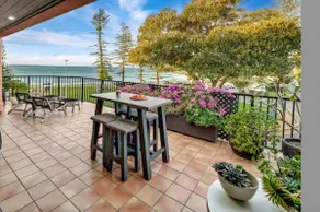 Peaceful & Spacious Sea View Loft Apartment - Image 2