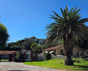 New Listing TWO PALMS •Central 2x1 •1 Min To Beach - Image 2