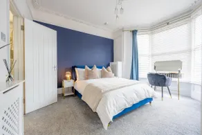 The Middle Hideaway - Chic Double Apartment - Image 2