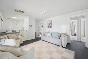 Mandurah Central - Entire 3bdm Home & Parking - Image 2