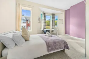 The Royal Stay at Queens Hill Sleeps 10 - Image 2
